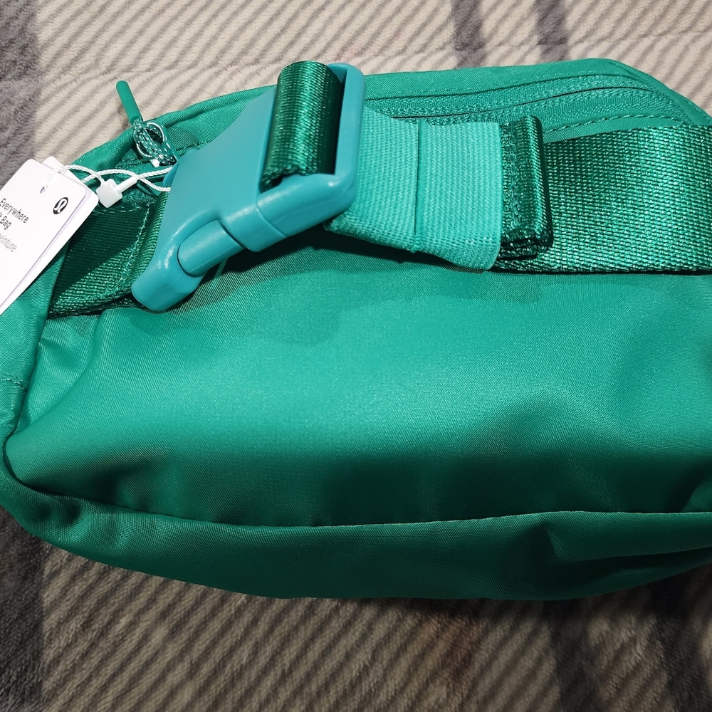Lululemon 1L everywhere belt bag green - Picture 3 of 3